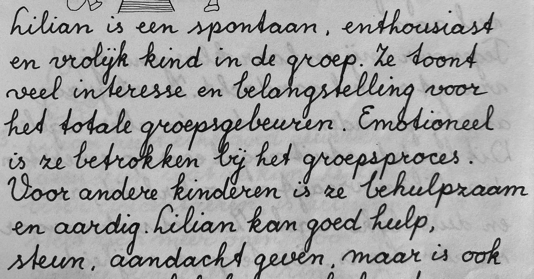 Handgeschreven rapporttekst over Lilian als kind